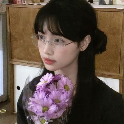 帐棚顶上的马戏团艺人
